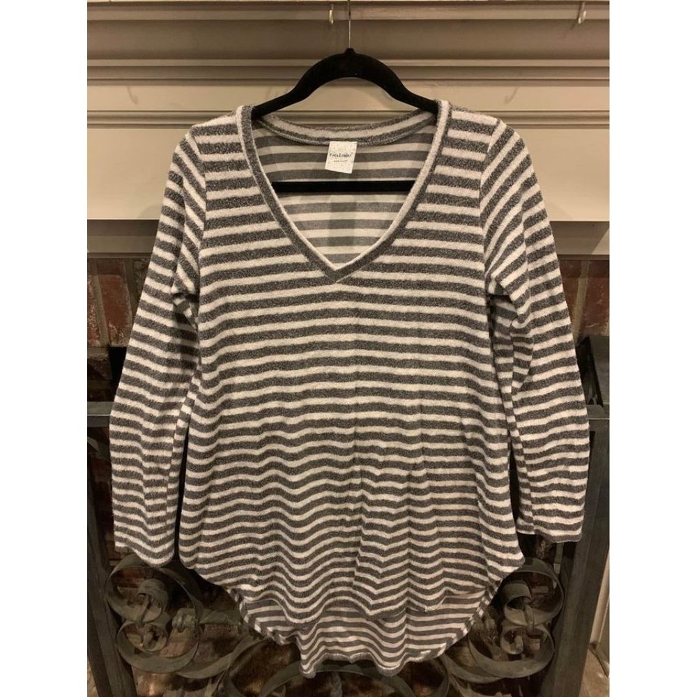 Freeloader high/low women’s soft longsleeve top, size small